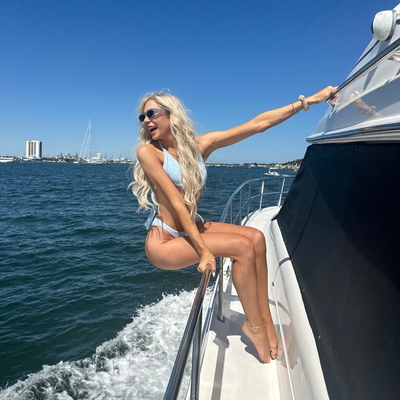 Jacquemus Holographic oval-frame Sunglasses - Picture 4 of 6